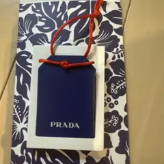 PRADA 青 プラスチックタグ 花柄