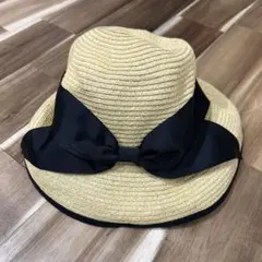 ベージュ ストローハット 黒リボン付き
