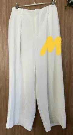 ユニクロ　ドレープワイドアンクルパンツ　オフホワイトM サイズ