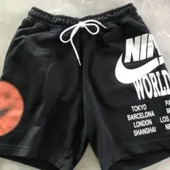 NIKE ワールドツアー 黒ショートパンツ