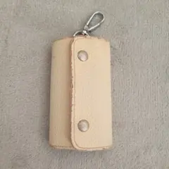 レザー キーケース クリーム色 コンパクトレディース　キーリング6つ