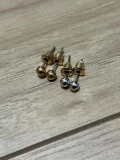 【美品】金色・銀色 ボール型ピアス 4個セット
