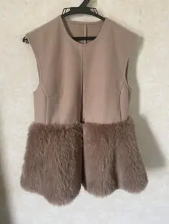 グレイル　ベージュ ファー付き ベスト S