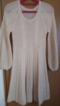 クリーム色 ケーブル編み ニットドレス 長袖