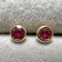 ルビーカラー　ピアス　チタンポスト