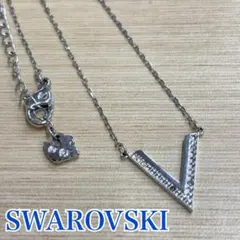 SWAROVSKI スワロフスキー　ネックレス　V型　シルバーカラーのサムネイル