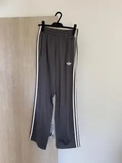 adidas SNIDEL グレー サイドストライプ カジュアルパンツのサムネイル