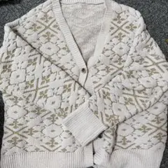 長袖ニットカーディガン クリーム色 ベージュ模様　アンドサーチ