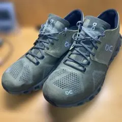 On Cloud X オリーブ スニーカー　 28.5cmのサムネイル