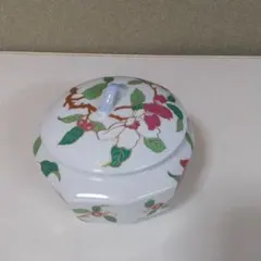 Item thumbnail for item 74ebaf01-4cc0-4d26-8d7b-4f4dab2c5ff5