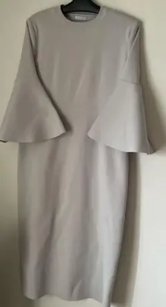 2022SS ADORE アドーア ライトグレー フォルムドニットワンピース38