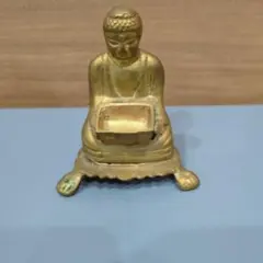 부처님 동상, 황동 그릇이 달린 좌상