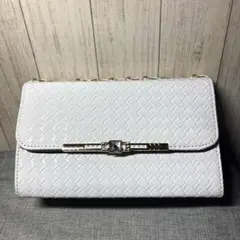 ショルダーバッグ　肩掛け　斜めがけバック　白ホワイト編み　レディース