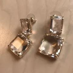 ＊スクエア クリスタル ピアス＊ ゴールド ガラス ピアス 揺れる 大人かわいいのサムネイル