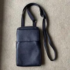 ⭐︎完売品⭐︎GU リアルレザー　スマホショルダー　ユニセックス　ブラックのサムネイル