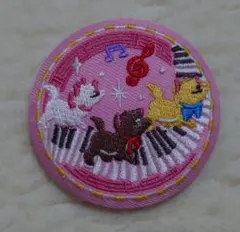 刺繍缶バッジ　マリー