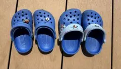 クロックス2足セット　ブルー キャラクター付き　11㎝〜12㎝、13㎝〜14㎝