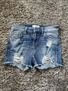 【値下げ】GUESS ダメージデニム ダメージジーンズ ショートパンツ