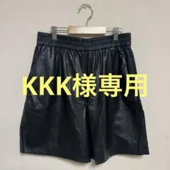 ZARA 黒 フェイクレザー ショートパンツ