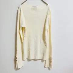 【秋冬】リブ編みニットトップス／ボートネック／袖ボタン／アイボリー