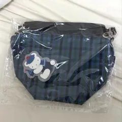 ファミリア　familiar　舟形ナイロンポシェット　青チェック　クマ　チャーム