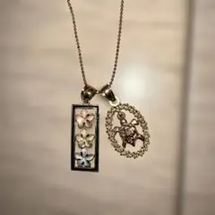 花モチーフ ゴールドネックレス