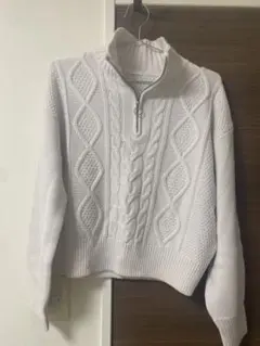 GU ホワイト ケーブル編み ニットセーター ハイネック