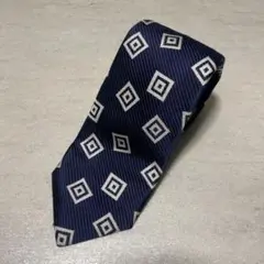 ネイビー ホワイト幾何学模様 ネクタイ　シルク100%