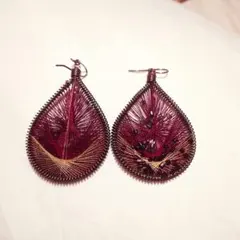 手作り紫色ドロップ型ピアス