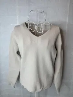 GU ベージュ Vネック リブ編みセーター