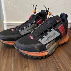 ピンク スニーカー