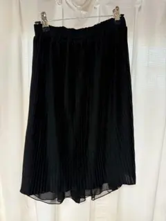 新品　未使用　ブラック プリーツスカート ひざ丈のサムネイル