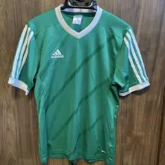 adidas 緑色 Vネック TシャツSサイズ