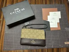 COACH コーチ CORNER ZIP WRISTLET シグネチャー ポーチ