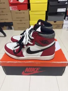 Nike Air Jordan 1 High OG "Chicago"のサムネイル