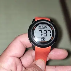 quattro デジタル腕時計 オレンジ
