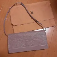 Louis Vuitton (ルイヴィトン)エピレザー バッグ ライラック薄紫
