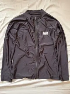 RISE SPORTS ラッシュガード