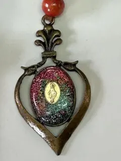 多色ビーズ付きハート型ペンダントネックレス