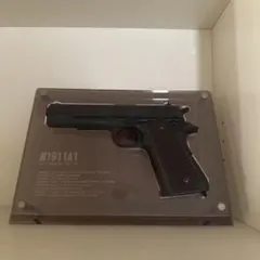 東京マルイ　M1911A1 コルトガバメント　飾る台付きのサムネイル