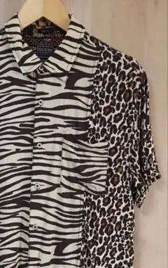 GUESS ゲス 柄シャツ レオパード ゼブラ ヒョウ柄 総柄 半袖 シャツのサムネイル