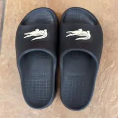 LACOSTE ブラック スライドサンダルのサムネイル