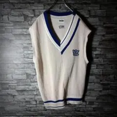 超オシャレ☆9090 ニットベスト 非対称デザイン 刺繍ロゴ ワッペン Vネック