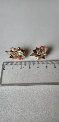 A85カラフルビーズの花モチーフイヤリング