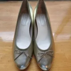 Carlie e felice カーリーエフェリーチェ　パンプスのサムネイル
