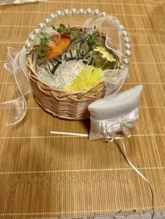 リングピローとバスケットセット 花とパール装飾付き
