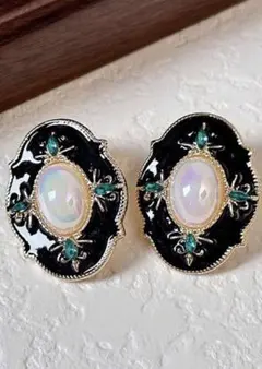 ビンテージ風　オーバルパールピアス