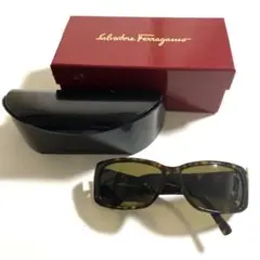Salvatore Ferragamo⭐︎サングラスのサムネイル