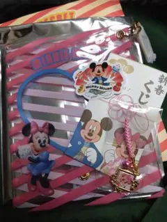 ミニーマウス シークレットクリアポーチと2026新春くじストラップ