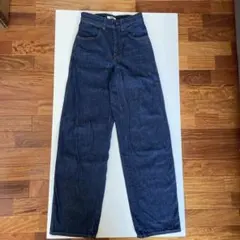 ユニクロ　ワイドフィットカーブジーンズ　サイズS